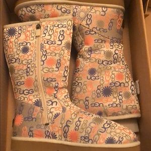 UGG Signature Logo Tall Boots Women’s sz 7 No Box